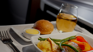 Photo of If you think the food served on airplanes is boring, you should do this instead of eating it.