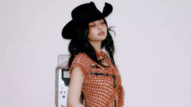 Photo of BLACKPINK’s Jennie Sets the Internet Ablaze with Bold “Peekaboo Double Pants” Trend